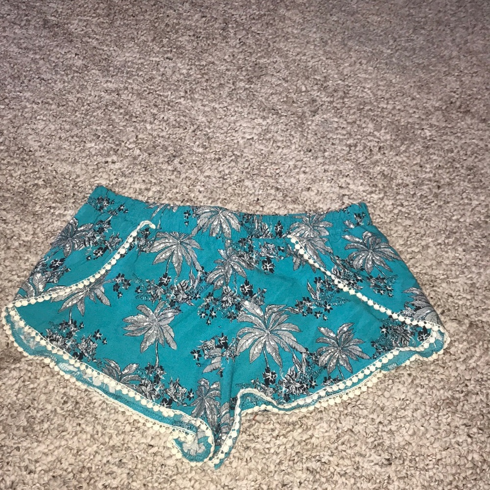 FLOWY SHORTS